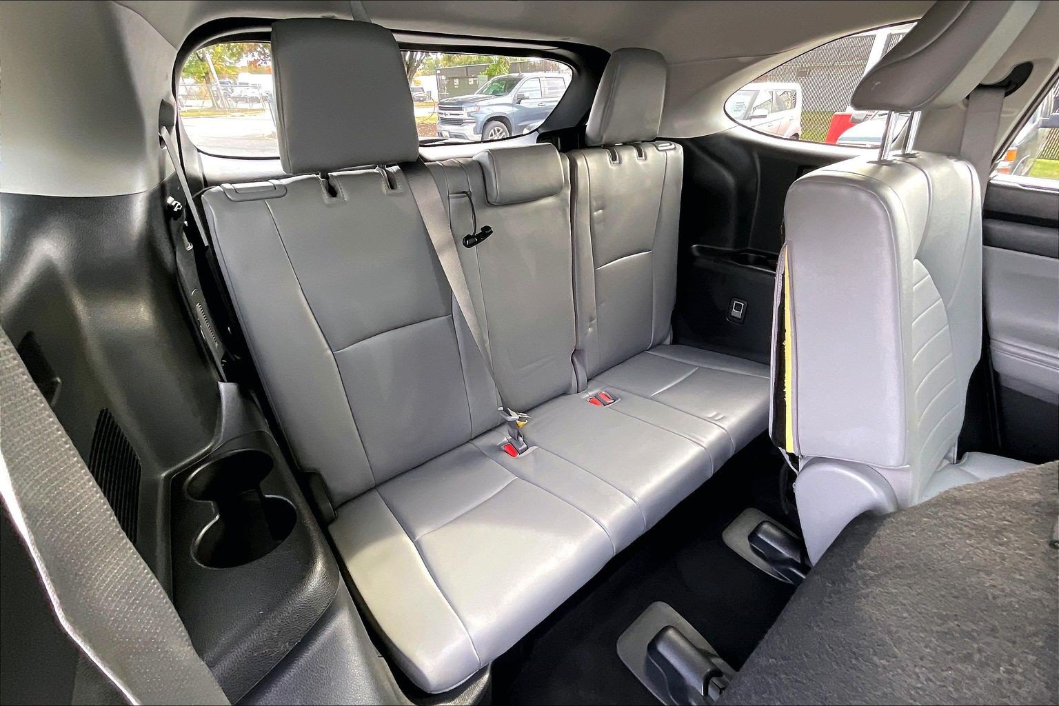 Used 2021 Toyota Highlander XLE AWD/4WD image 33
