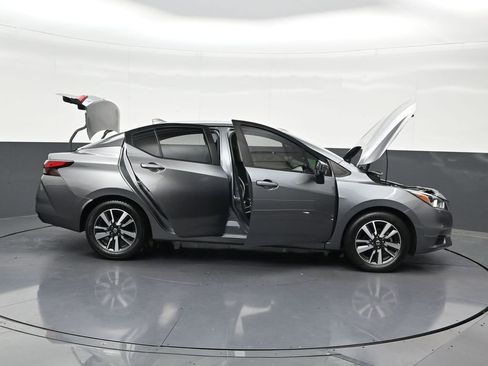 Used 2021 Nissan Versa SV FWD image 27