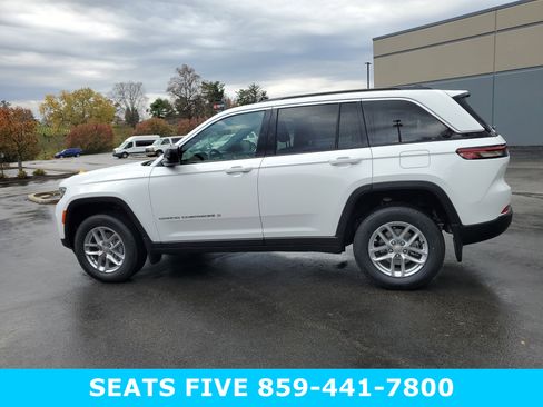 New 2025 Jeep Grand Cherokee Laredo w/ Luxury Tech Group I AWD/4WD image 8