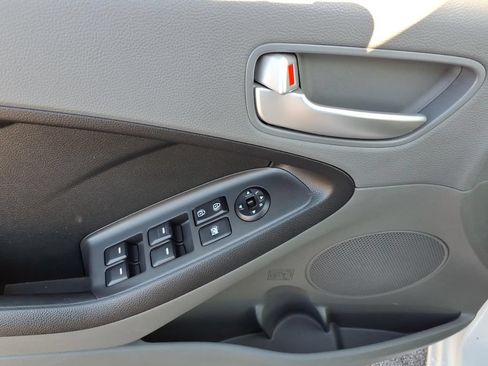 Used 2017 Kia Forte LX FWD image 3
