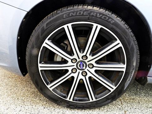 Used 2017 Volvo S60 T5 Inscription image 19