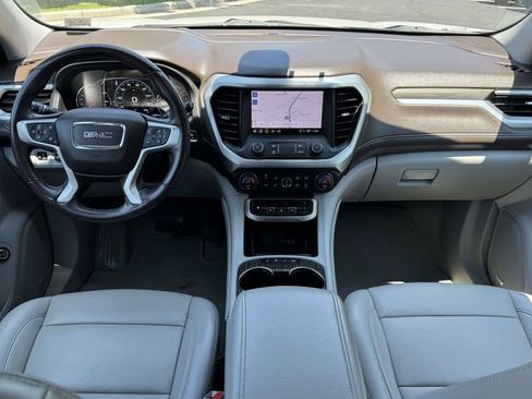 Used 2021 GMC Acadia SLT w/ Technology Package FWD image 3