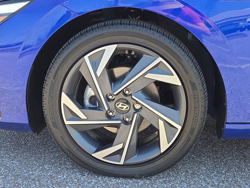 Used 2025 Hyundai Elantra SEL FWD image 9