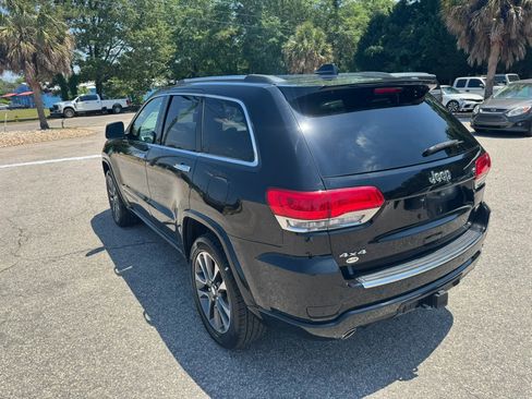 Used 2017 Jeep Grand Cherokee Overland w/ Jeep Active Safety Group AWD/4WD image 10