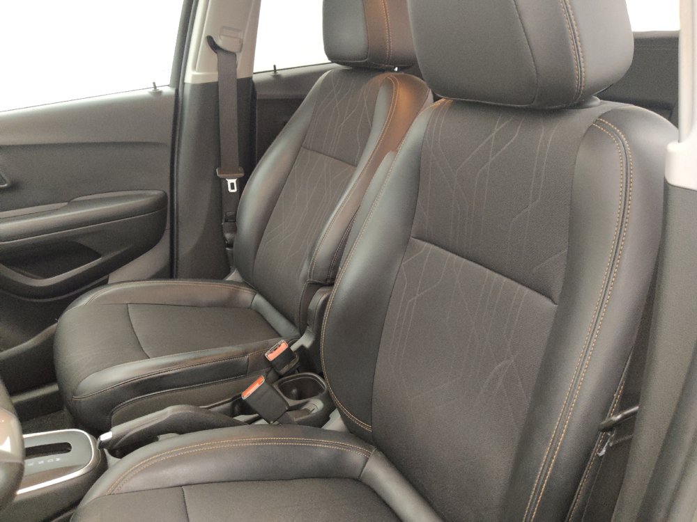 Used 2020 Chevrolet Trax LT w/ Sun & Sound Package FWD image 17