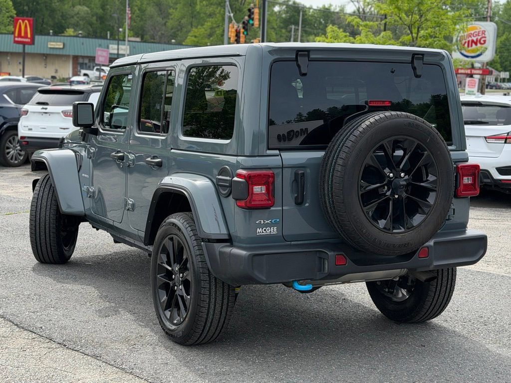 Used 2024 Jeep Wrangler Unlimited Sahara AWD/4WD image 3