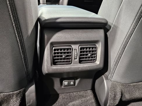 Used 2025 Toyota Camry SE FWD image 37