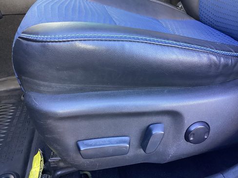 Used 2016 Toyota Camry image 19