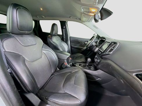 Used 2019 Jeep Cherokee Limited FWD image 31