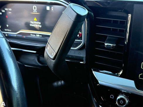 Used 2022 GMC Sierra 1500 Elevation image 24