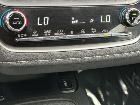 Used 2020 Toyota Corolla XSE image 19