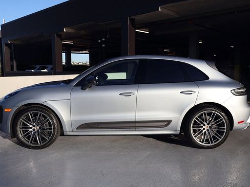 New 2026 Porsche Macan image 2