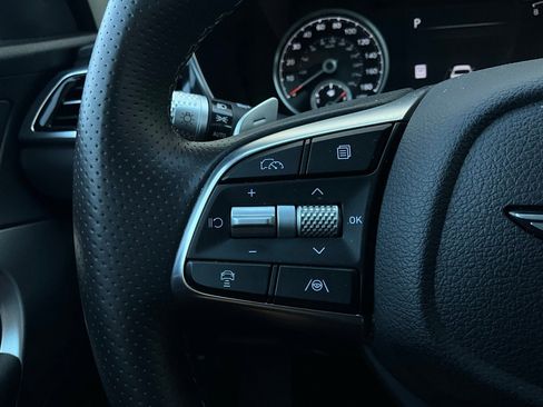 Used 2025 Genesis G70 2.5T image 36