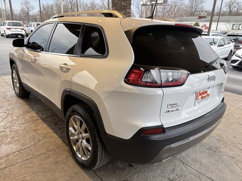 Used 2019 Jeep Cherokee Limited image 8