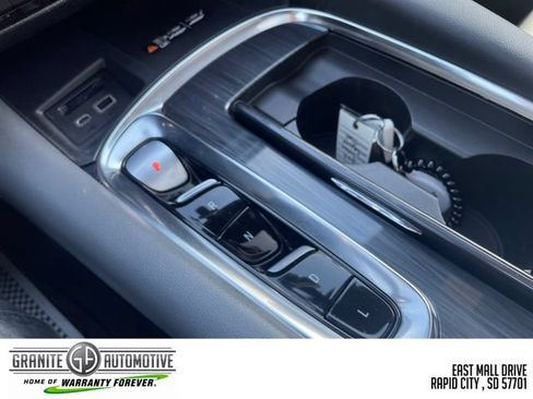 Used 2023 Buick Enclave Essence w/ Experience Buick Package AWD/4WD image 25