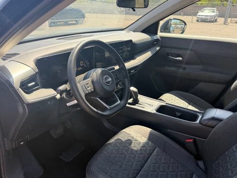 Used 2025 Nissan Kicks SV FWD image 12