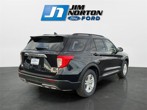 Used 2022 Ford Explorer XLT w/ Equipment Group 202A image 3
