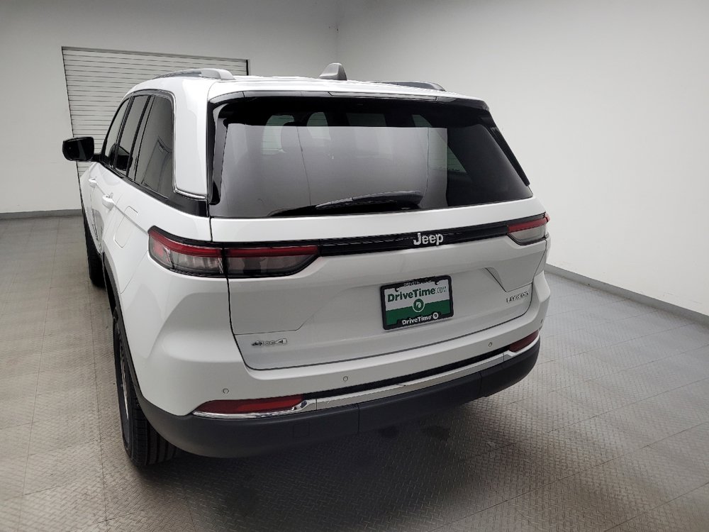 Used 2023 Jeep Grand Cherokee Laredo AWD/4WD image 6