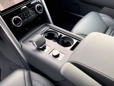 New 2026 Land Rover Discovery Limited Edition image 7