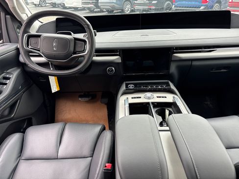 New 2026 Lincoln Navigator Premiere AWD/4WD image 27
