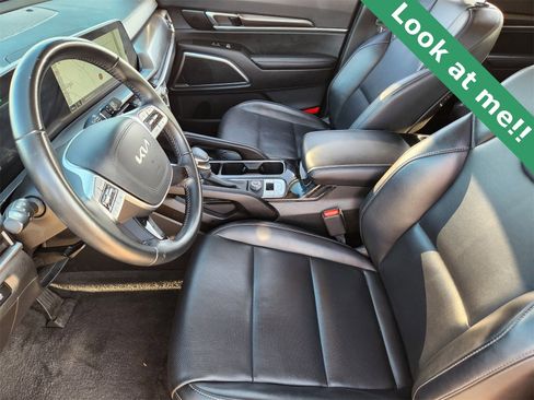 Used 2025 Kia Telluride S image 12