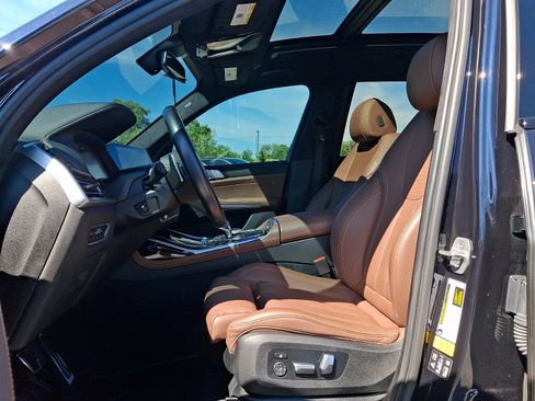Used 2022 BMW X7 xDrive40i w/ M Sport Package AWD/4WD image 12