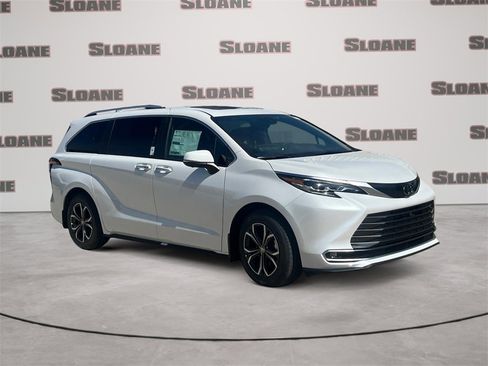 New 2026 Toyota Sienna Platinum image 7