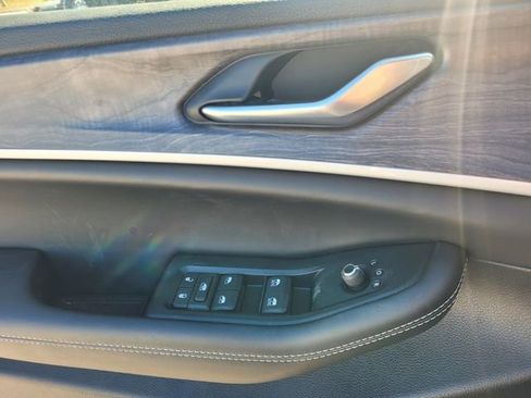 New 2026 Jeep Grand Cherokee Altitude image 21