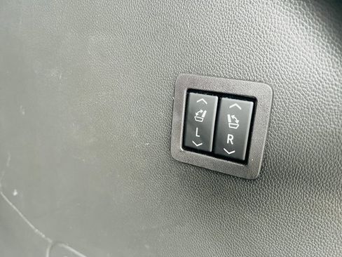 Used 2022 Buick Enclave Premium w/ Experience Buick Package image 39