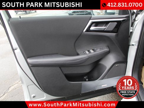 New 2026 Mitsubishi Outlander ES image 13