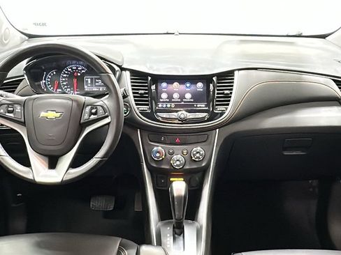 Used 2022 Chevrolet Trax LT w/ Premium Seat Package AWD/4WD image 12