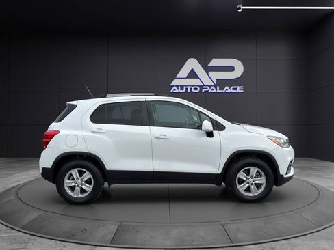 Used 2022 Chevrolet Trax LT w/ Driver Confidence Package image 8