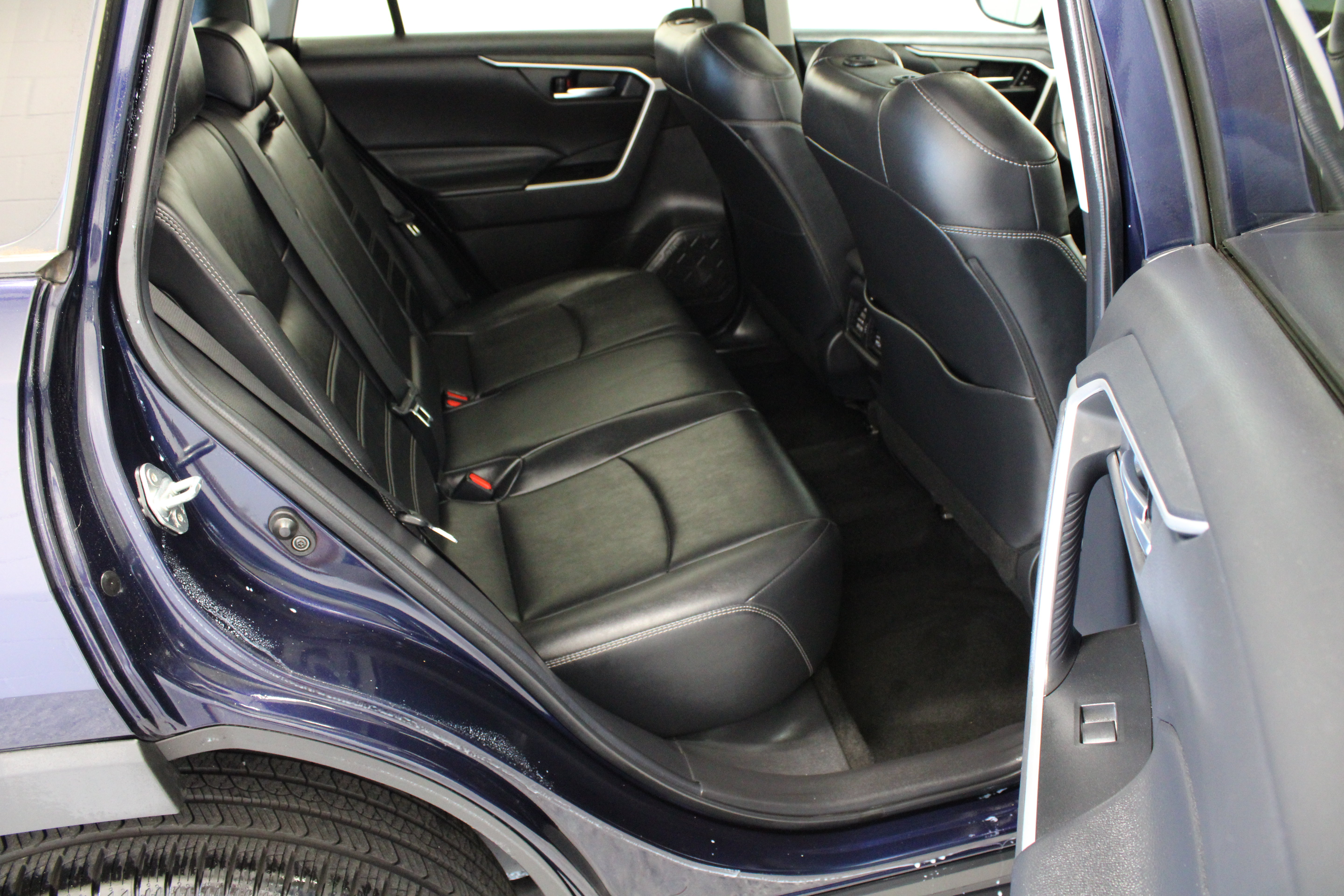 Used 2021 Toyota RAV4 XLE Premium FWD image 37