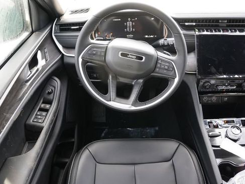 New 2025 Jeep Grand Cherokee Limited w/ Black Appearance Package AWD/4WD image 13