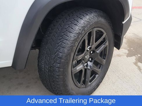 Used 2024 Chevrolet Colorado Trail Boss w/ Technology Package AWD/4WD image 8