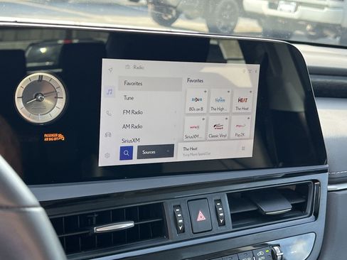 Used 2025 Lexus ES 350 w/ Premium Package FWD image 18