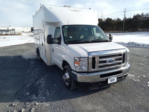 Used 2025 Ford E-350 and Econoline 350 Super Duty w/ Power Equipment Group image 1