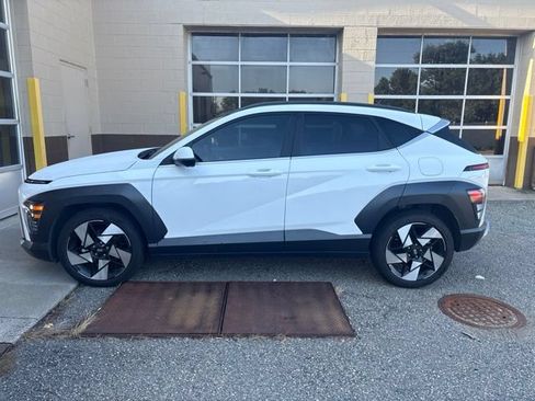 Used 2024 Hyundai Kona Limited FWD image 1