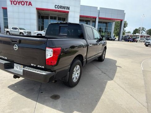 Used 2018 Nissan Titan SV w/ SV Convenience Package AWD/4WD image 3