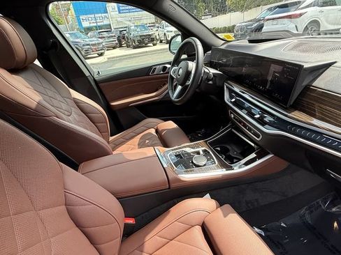 Used 2024 BMW X5 xDrive40i w/ M Sport Package AWD/4WD image 29