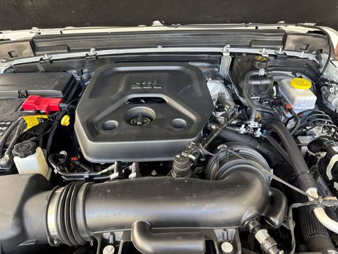 Used 2025 Jeep Wrangler Sahara AWD/4WD image 32