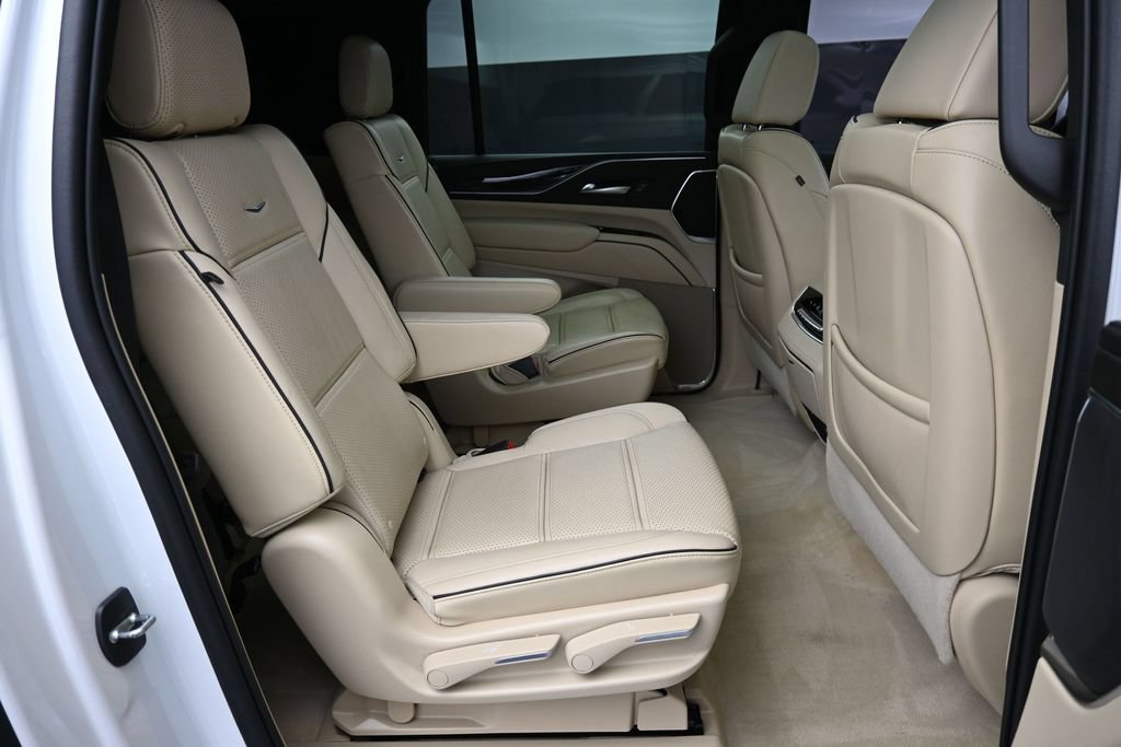 Used 2023 Cadillac Escalade ESV Premium Luxury AWD/4WD image 28
