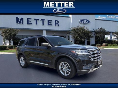 Used 2025 Ford Explorer Active RWD image 1