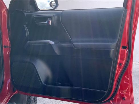 Used 2016 Toyota Tacoma SR AWD/4WD image 28