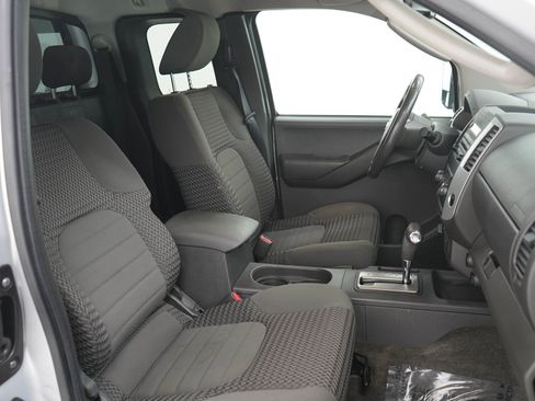 Used 2011 Nissan Frontier SV w/ SV Premium Utility Pkg AWD/4WD image 9