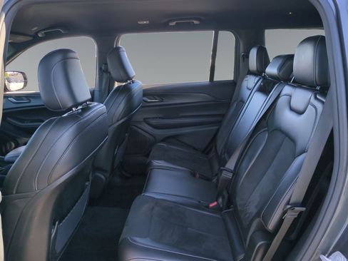 Used 2024 Jeep Grand Cherokee L Laredo image 13