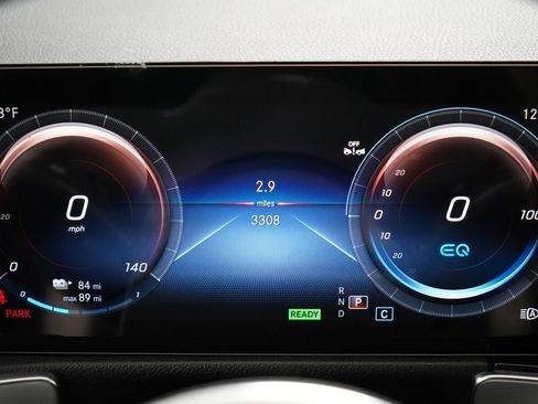 Used 2023 Mercedes-Benz EQB 300 4MATIC image 27