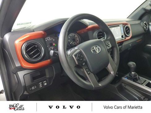 Used 2017 Toyota Tacoma TRD Sport w/ Premium & Technology Package AWD/4WD image 27