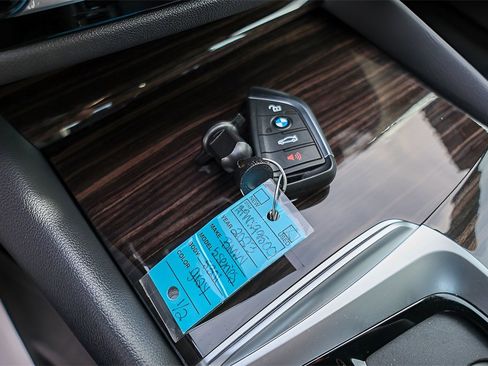 Used 2023 BMW 530i w/ Executive Package image 34