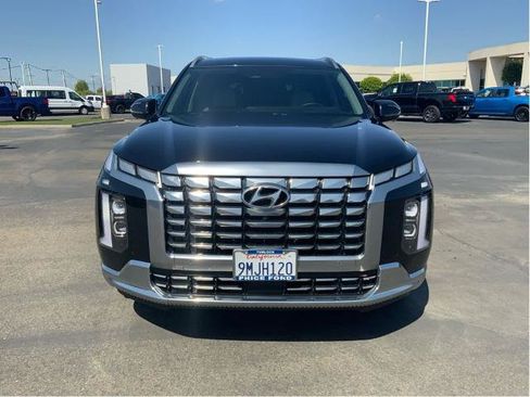 Used 2024 Hyundai Palisade Calligraphy FWD image 2
